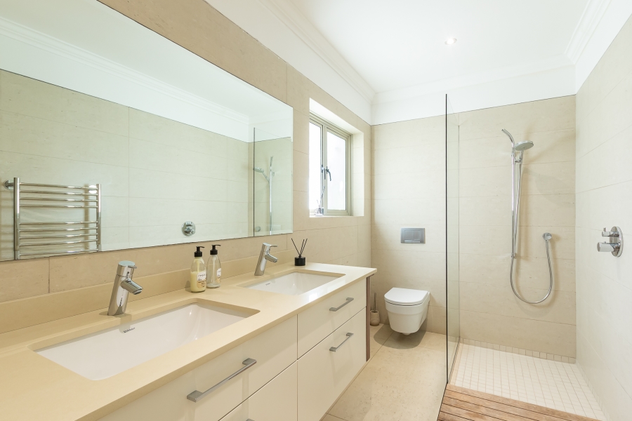 4 Bedroom Property for Sale in Bishopscourt Western Cape